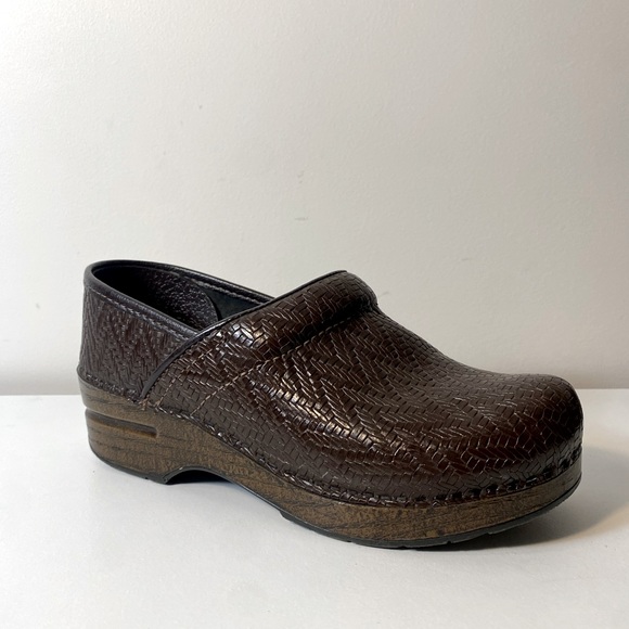 Dansko Shoes - Dansko Pro Brown Woven Leather Clogs Mules EUC Size 37
